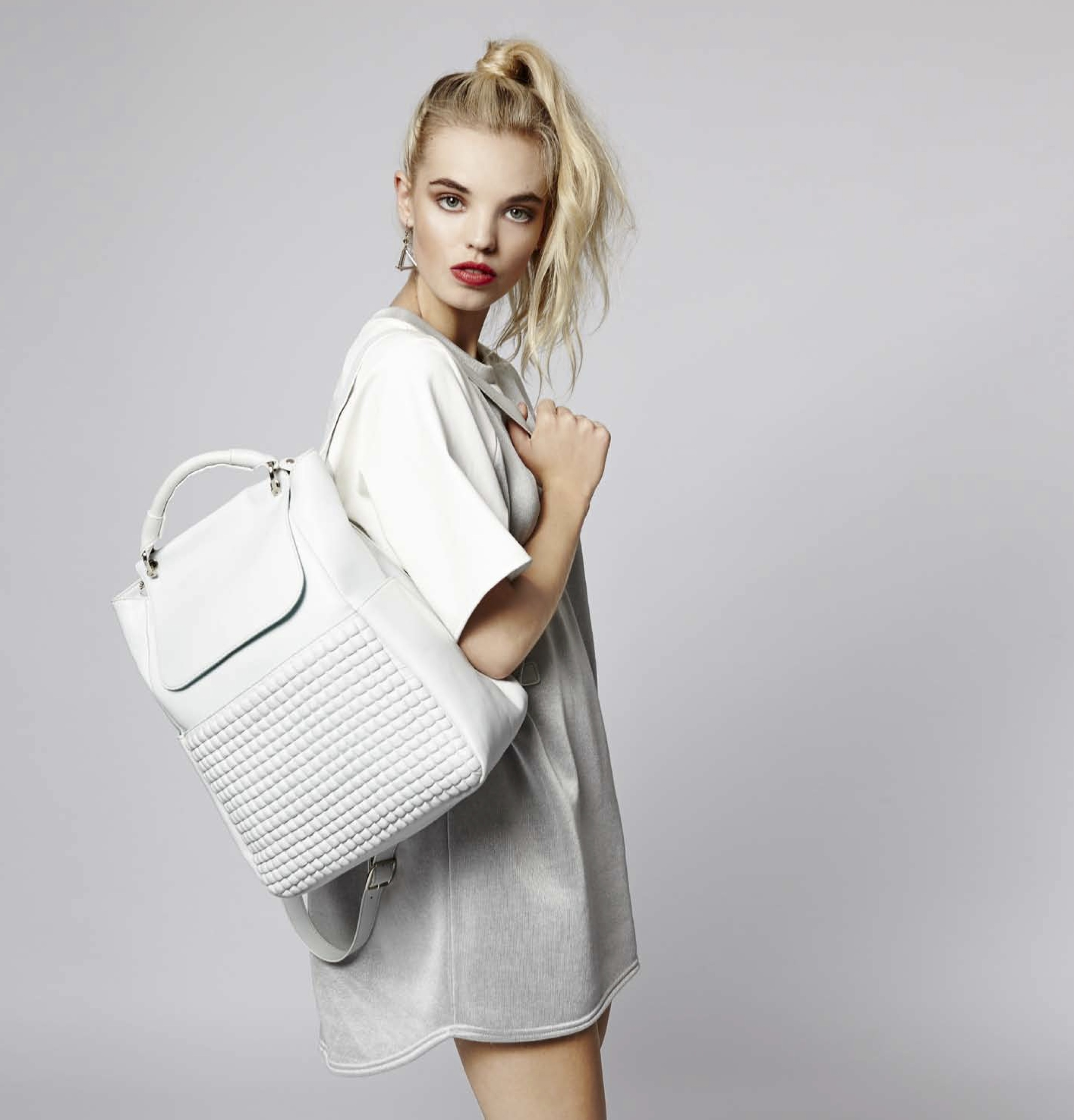 WHITE LEATHER BAG