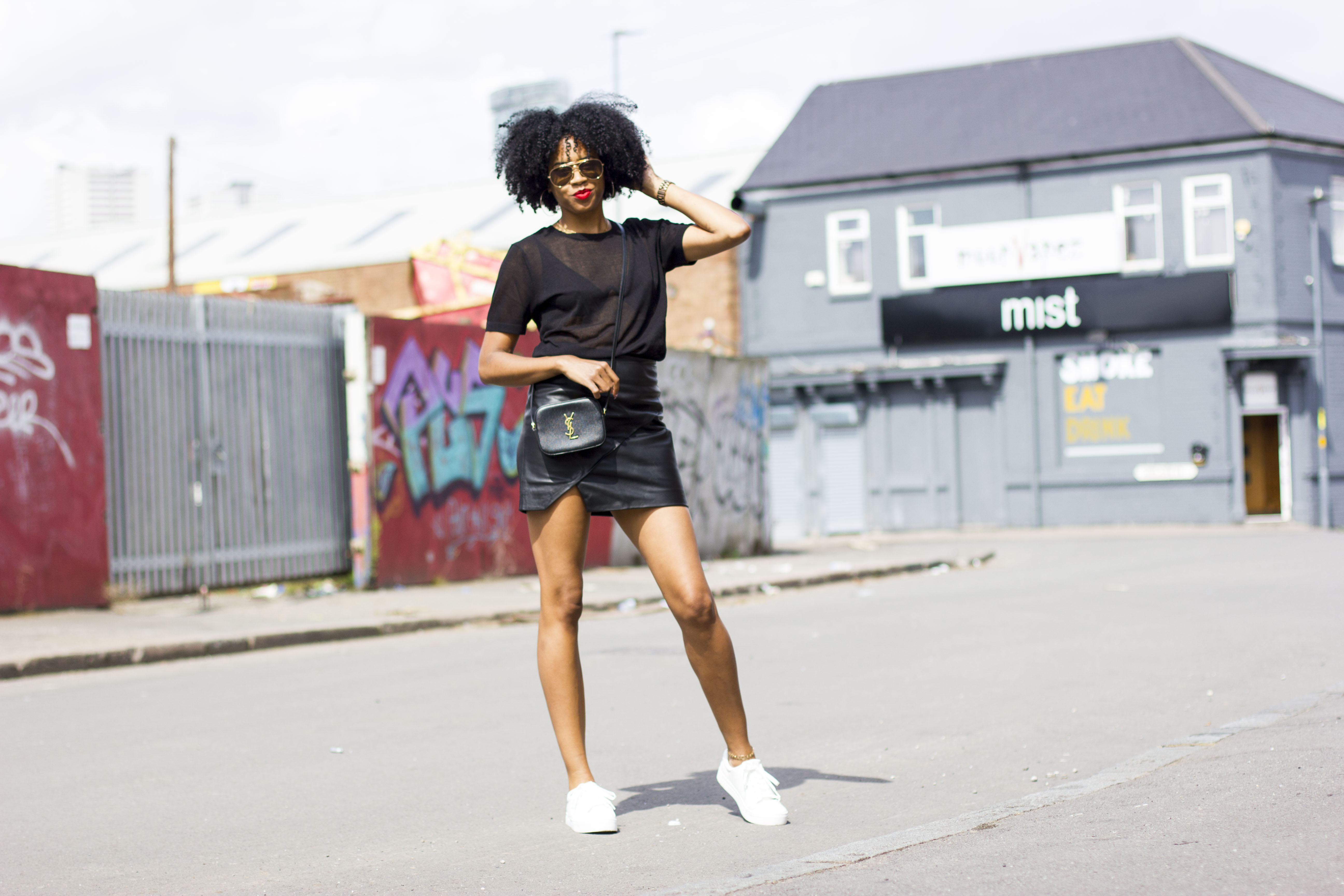 wear-black-in-the-summer-leather-mini-1