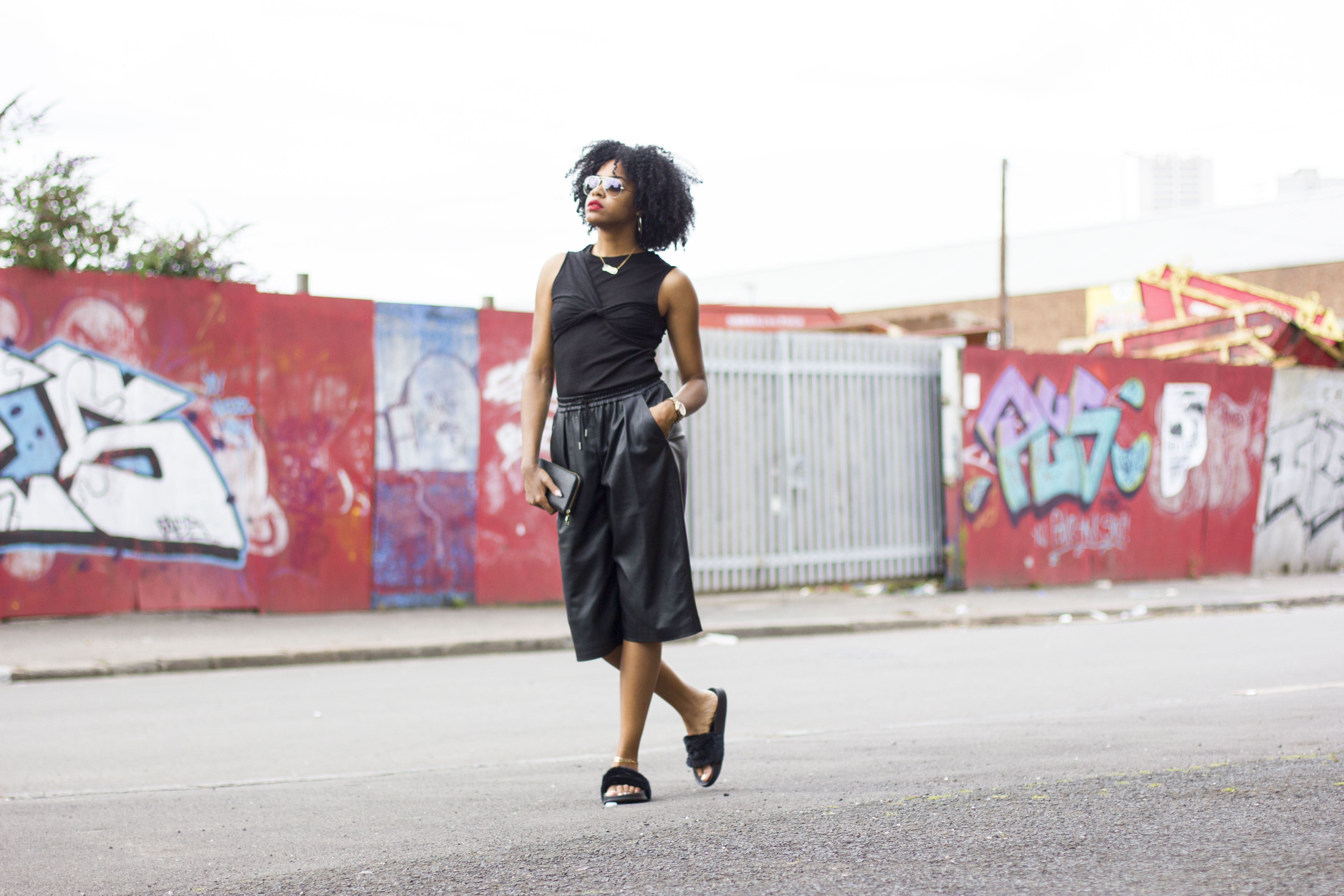 wear-black-in-the-summer-leather-culottes-1